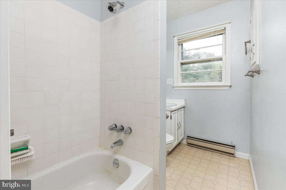 180 Quaker Lane photo 27