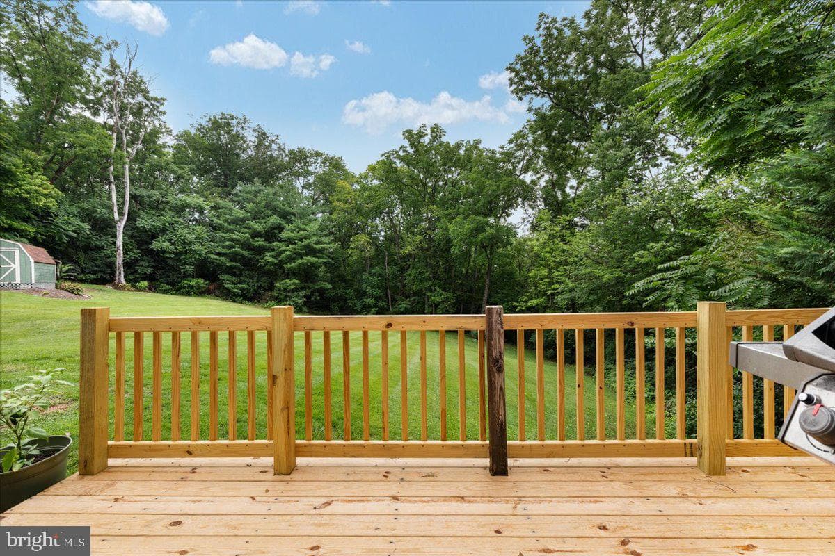 180 Quaker Lane photo 34