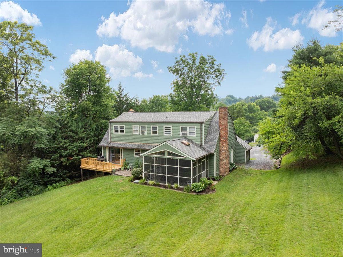 180 Quaker Lane photo 42