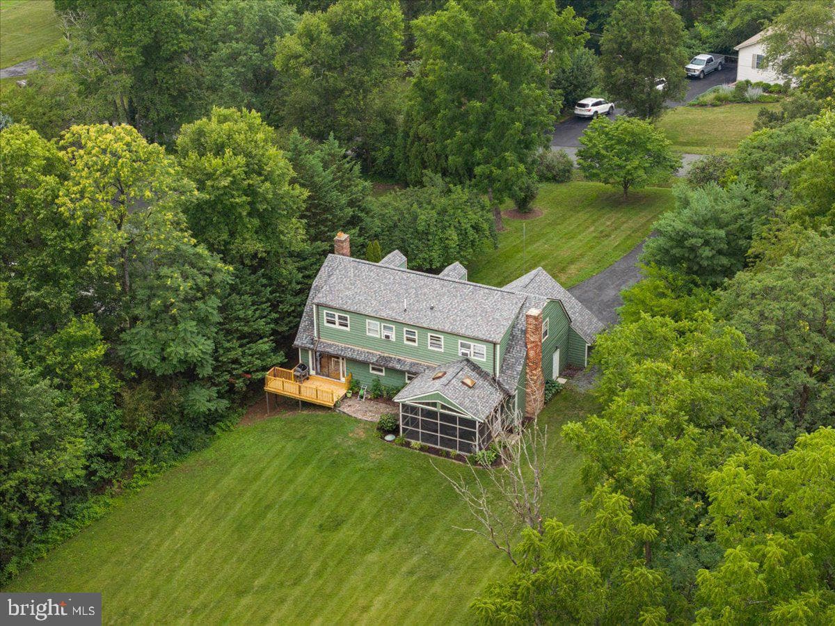 180 Quaker Lane photo 43