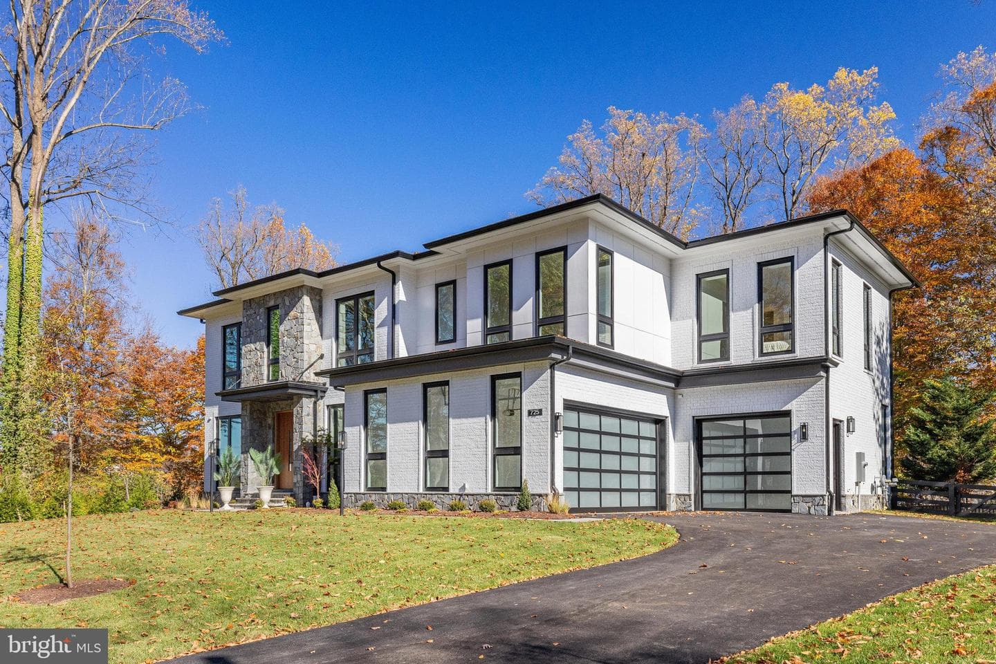 725 Lawton St, Mclean