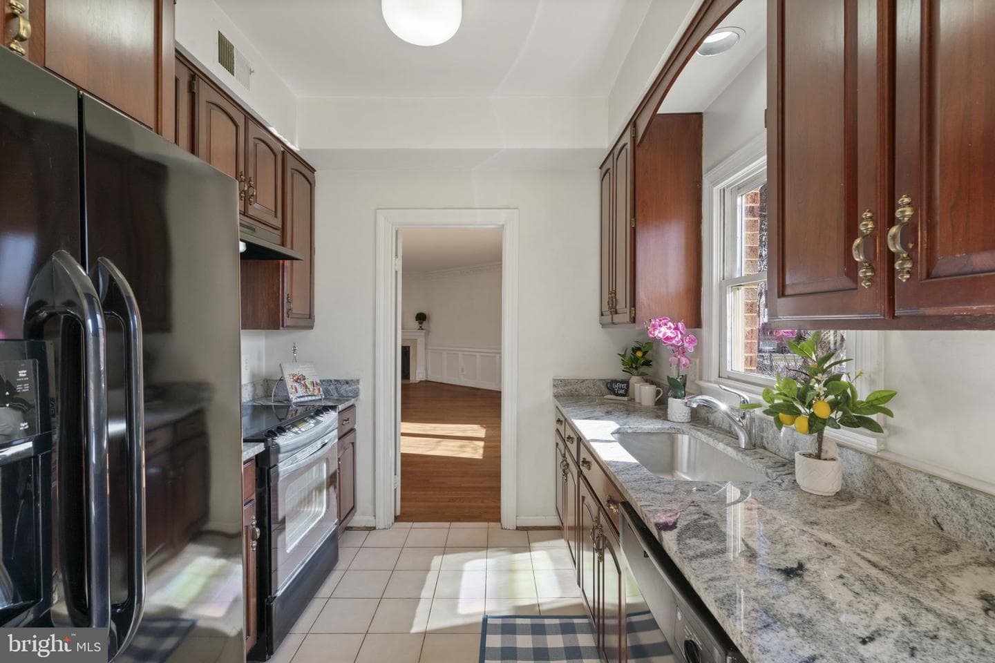 1537 Cedar Ave photo 17