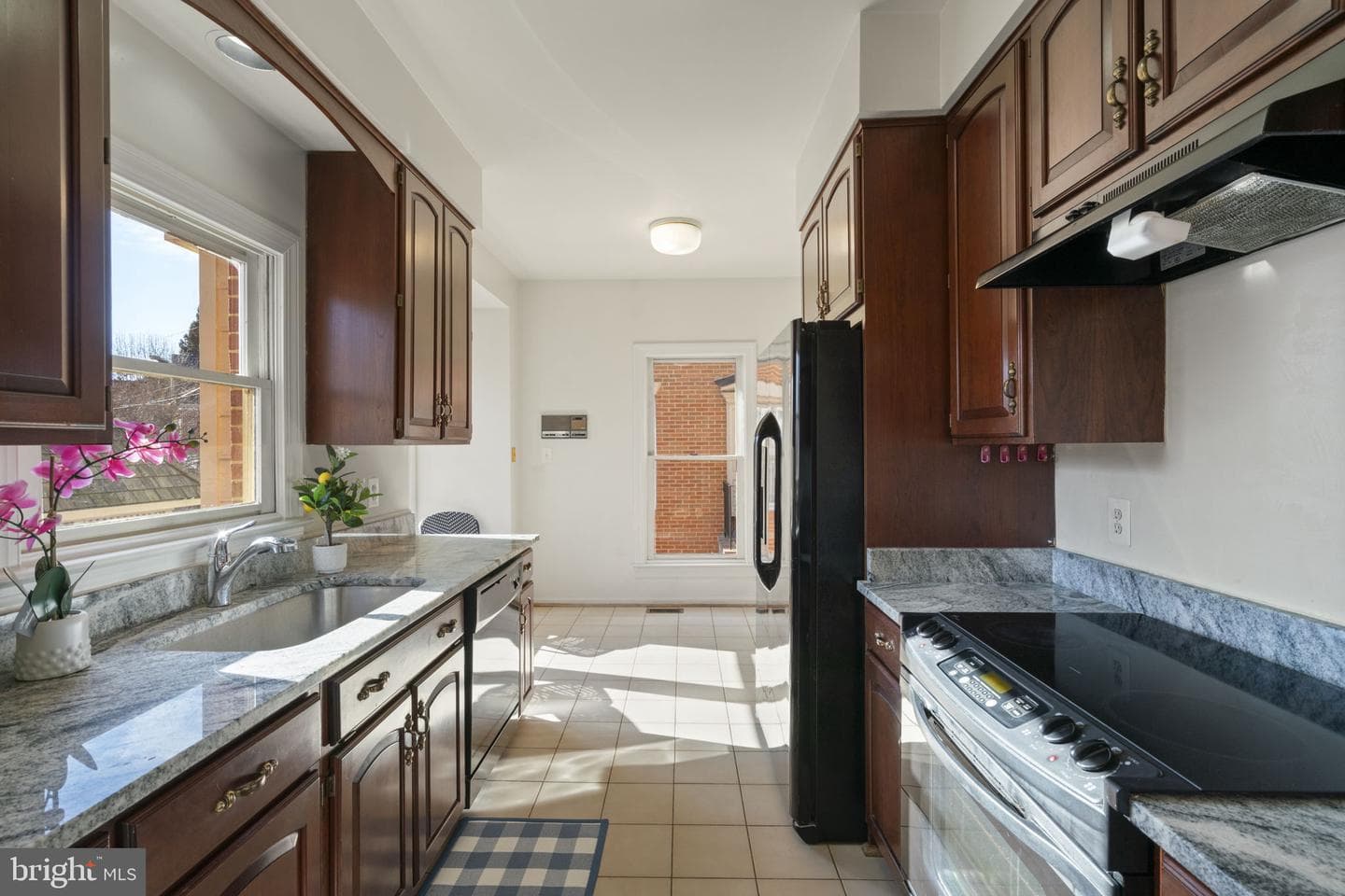 1537 Cedar Ave photo 18