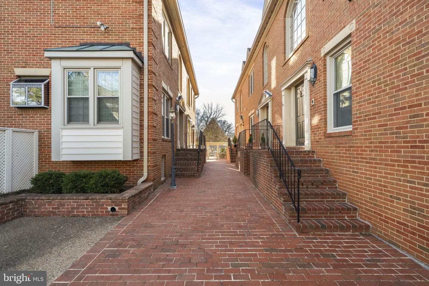 1537 Cedar Ave photo 3