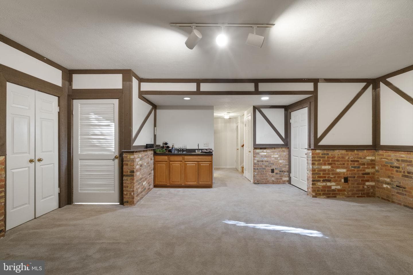 1537 Cedar Ave photo 44