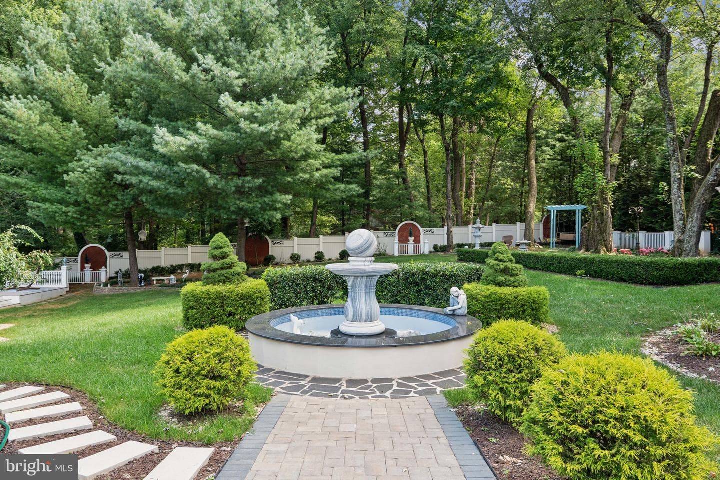 423 Seneca Road photo 47