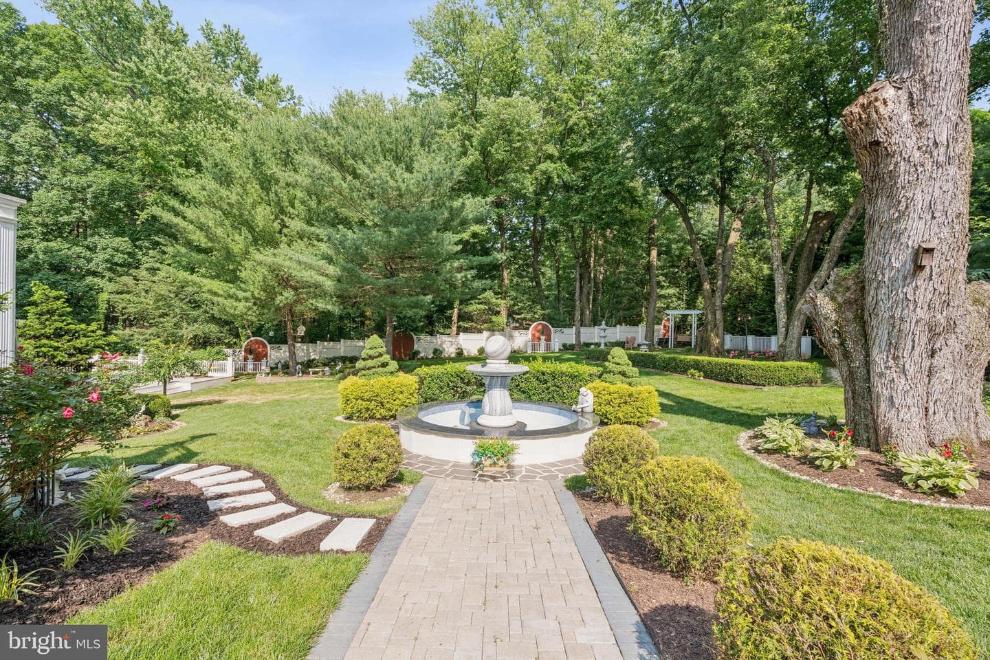 423 Seneca Road photo 50