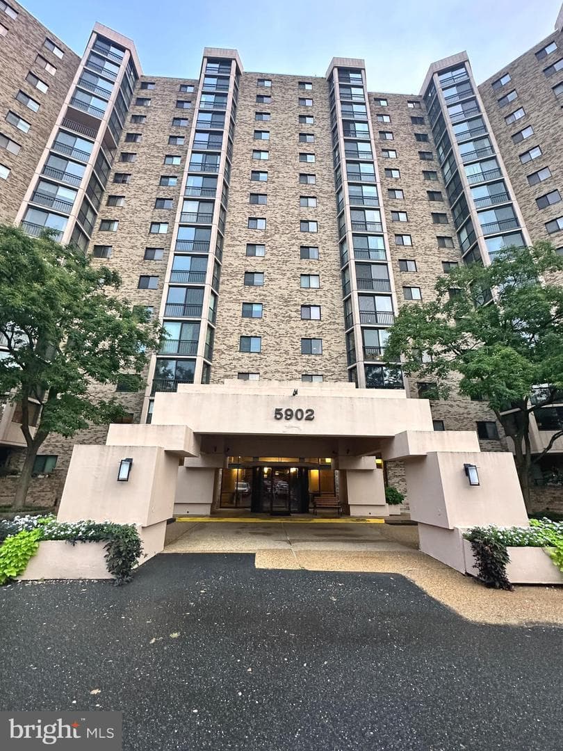 5902 Mount Eagle Drive #403, Alexandria