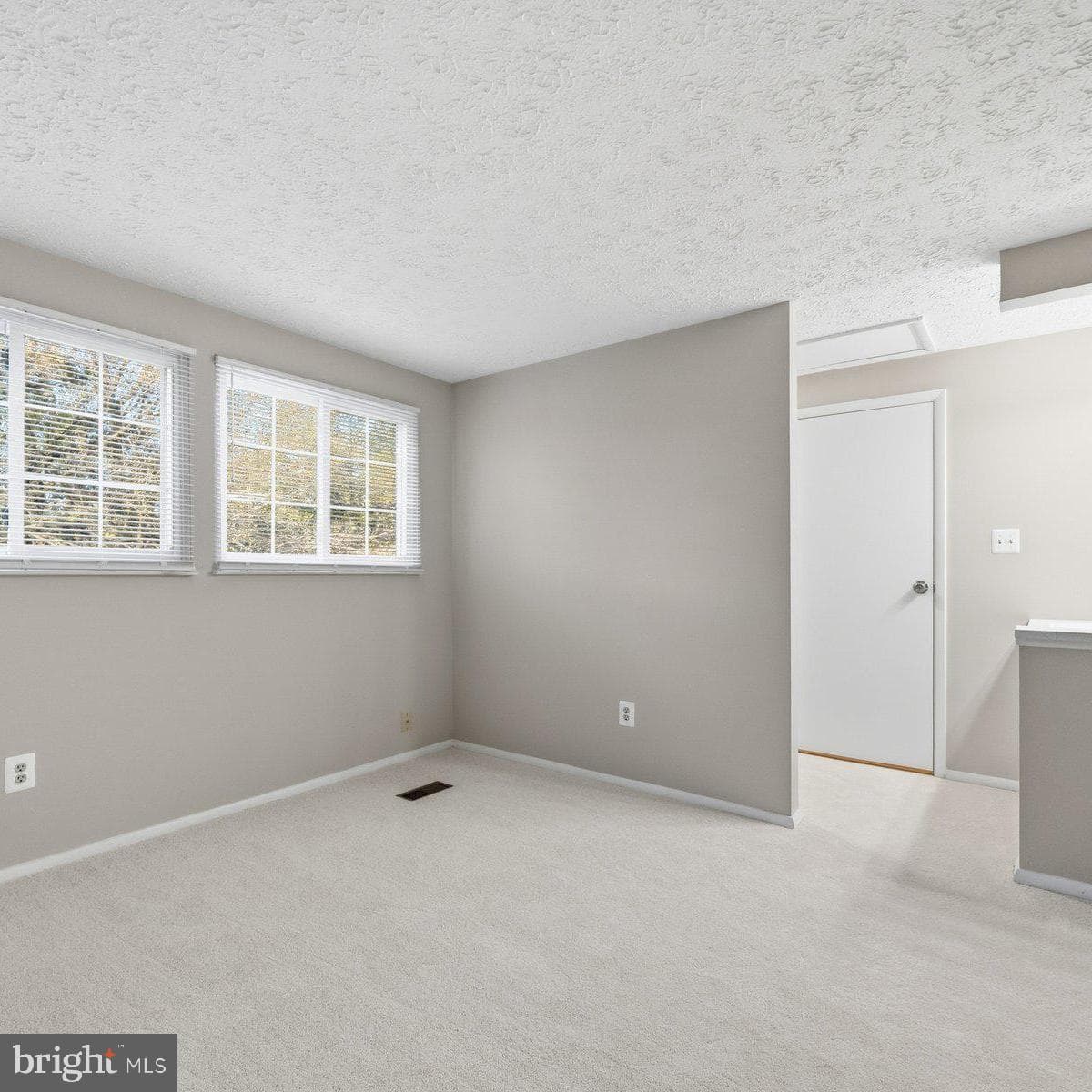 2838 Raymond Court photo 31