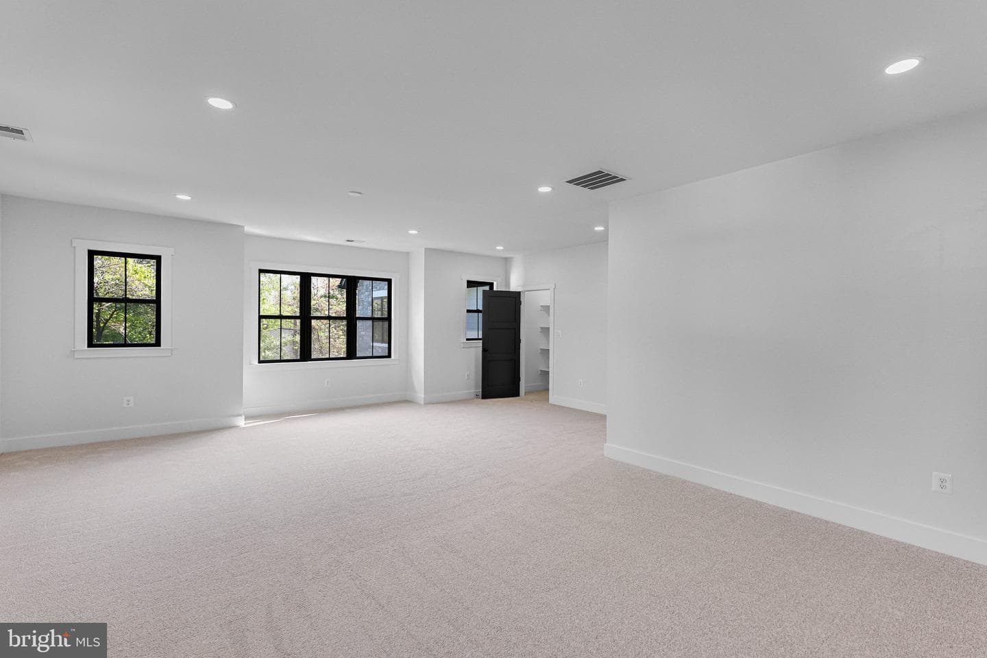 2129 Mckay Street photo 28