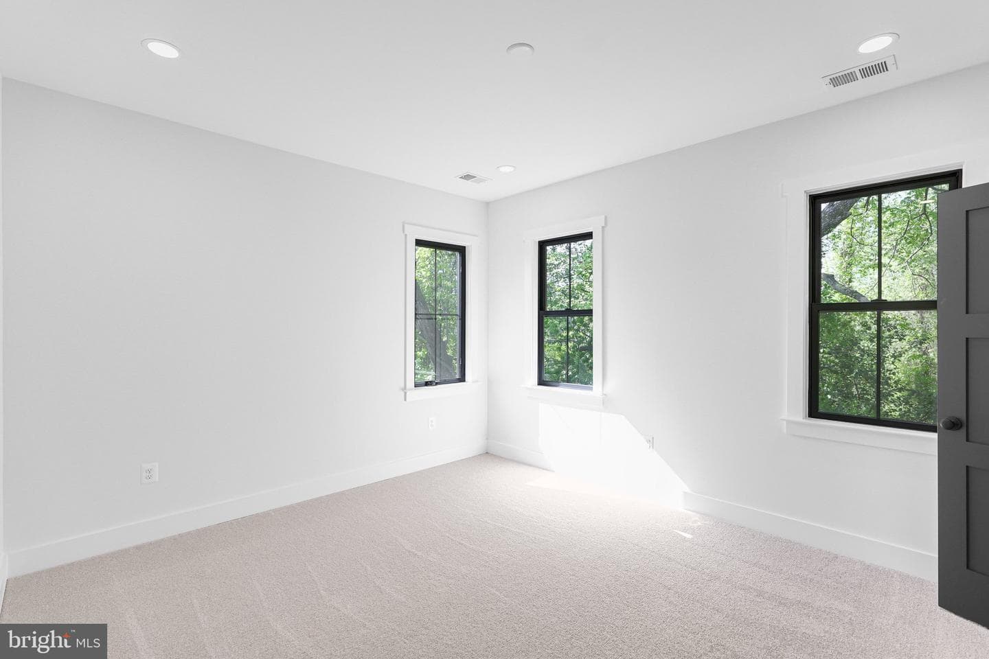 2129 Mckay Street photo 34