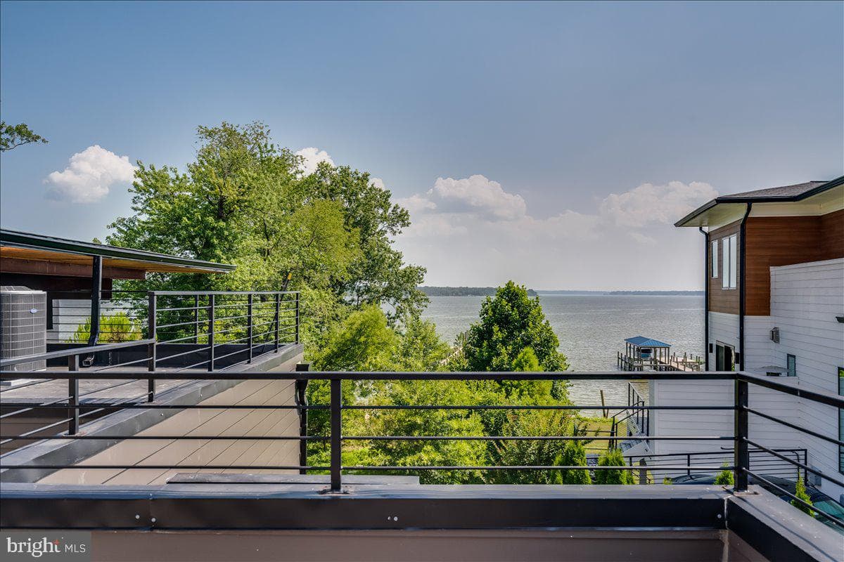9433 Ferry Landing Ct photo 3