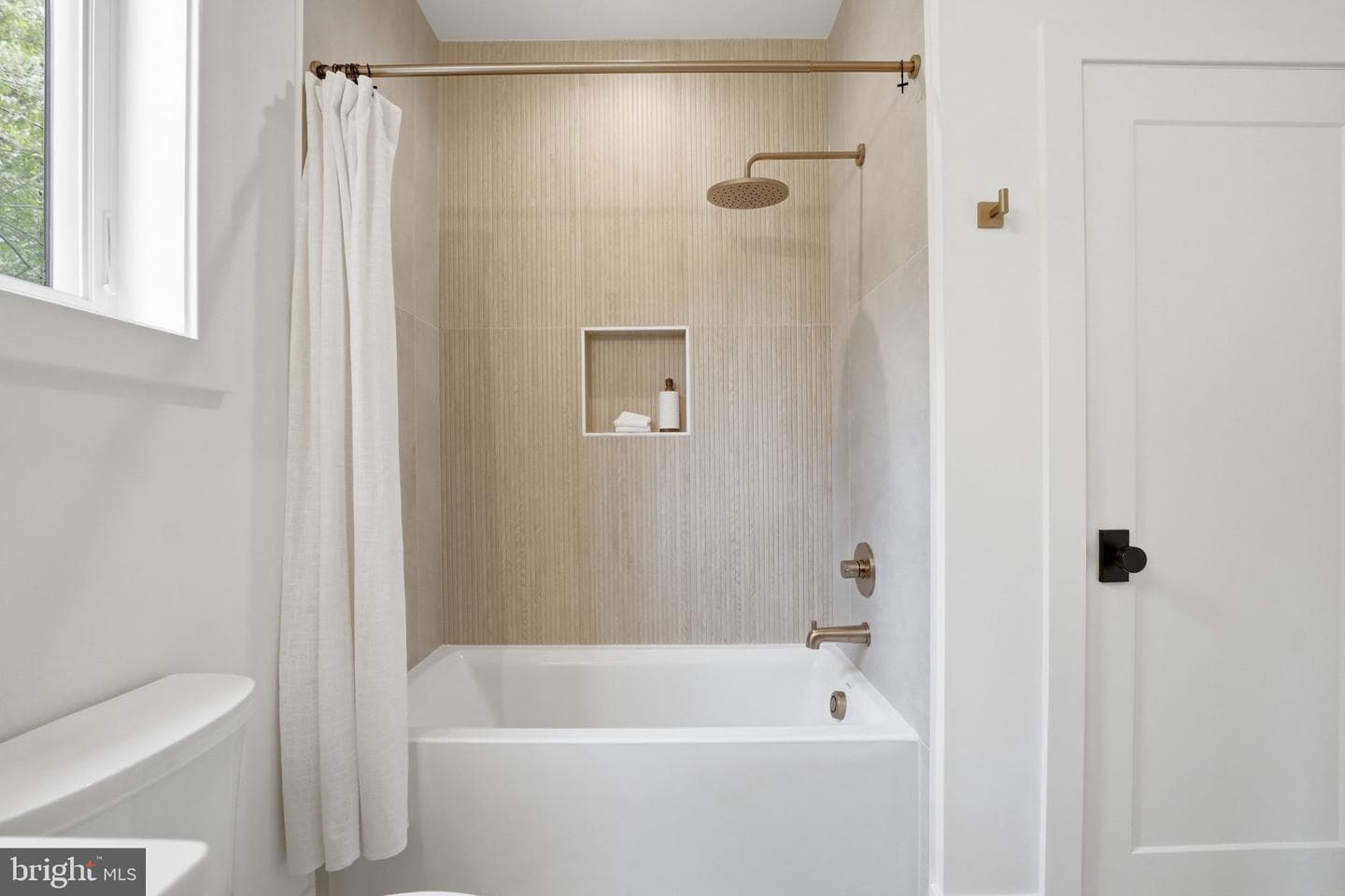 2530 Stuart Place photo 46