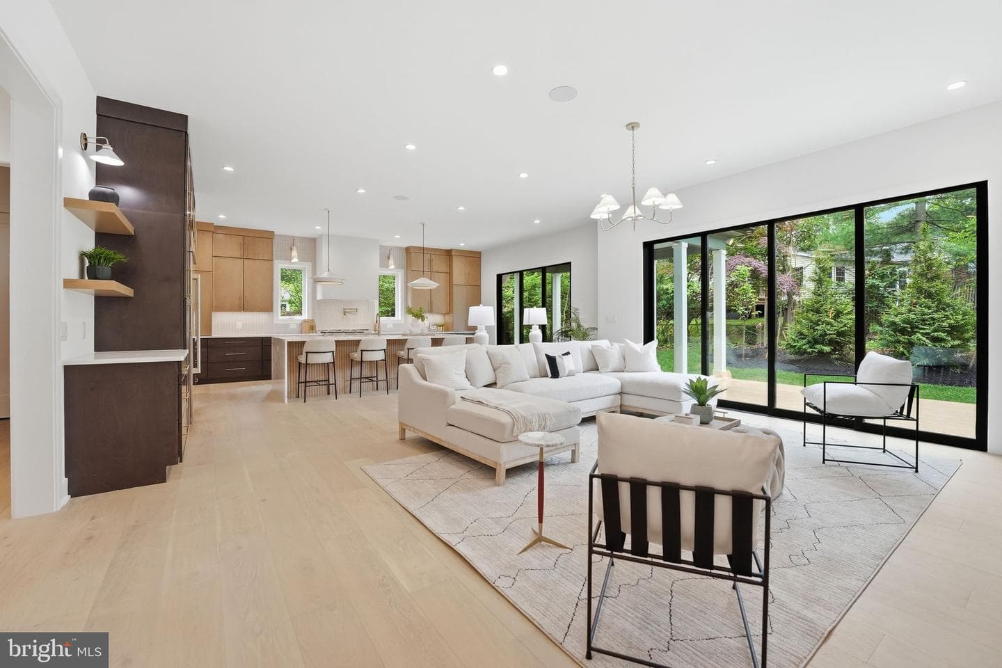 2530 Stuart Place photo 5