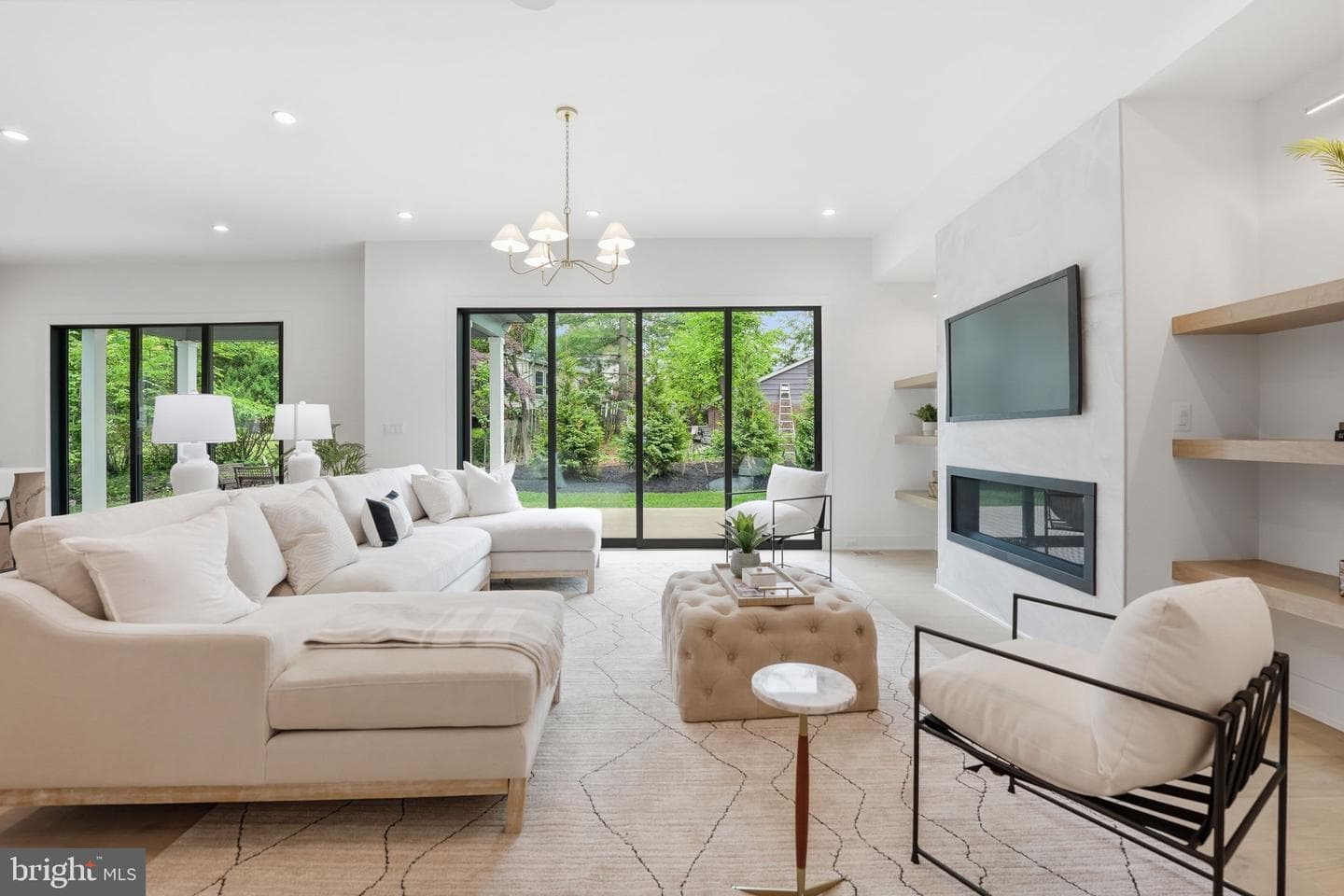 2530 Stuart Place photo 6