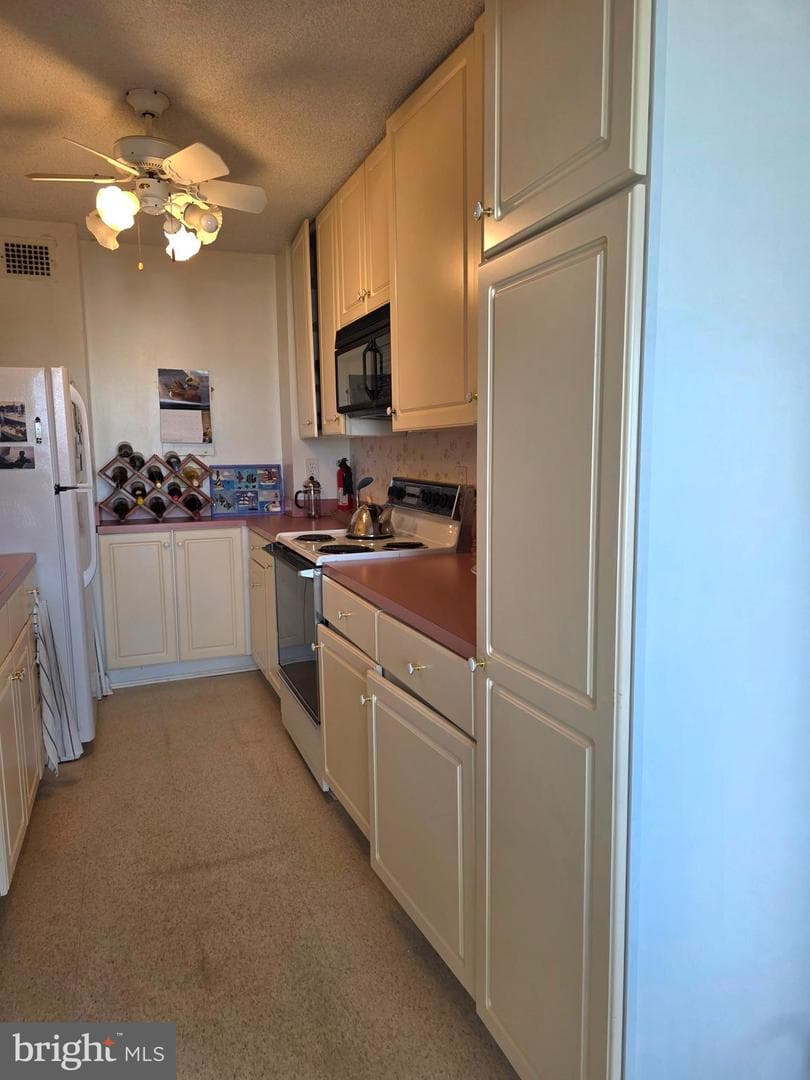 2059 Huntington Avenue #903 photo 9