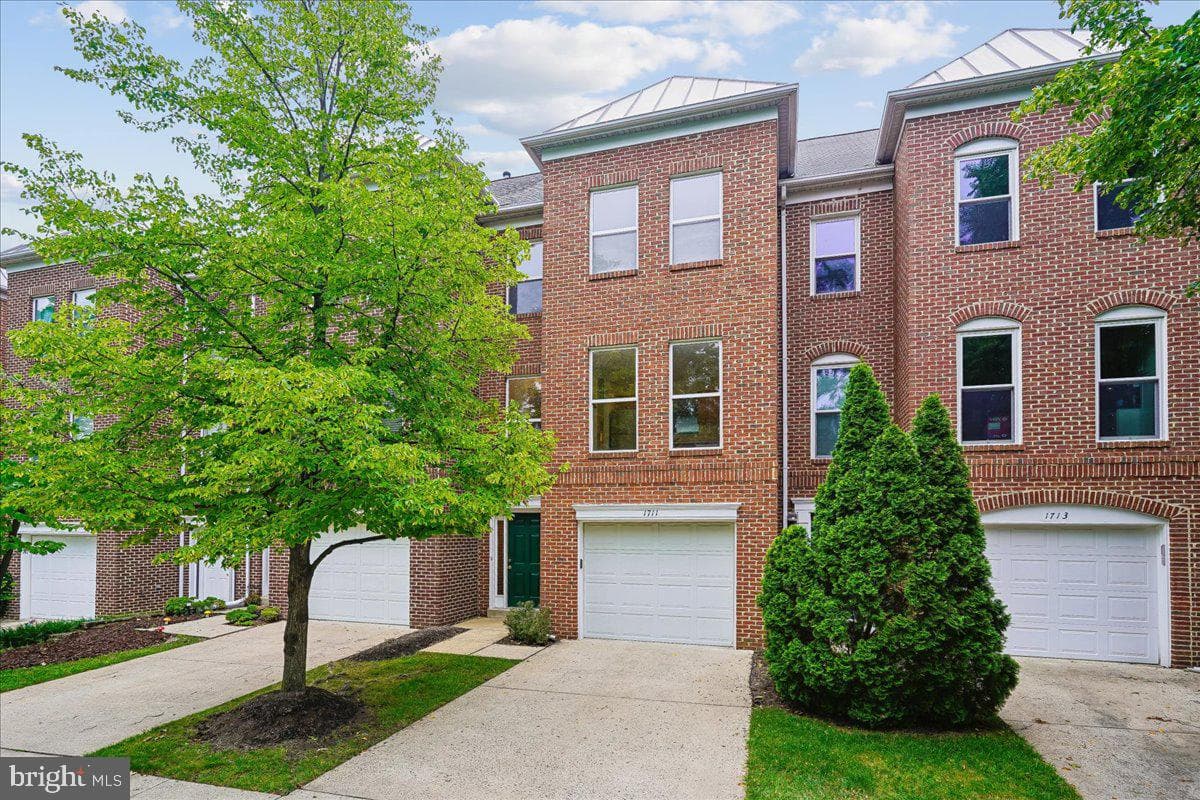 1711 Blue Flint Court, Reston