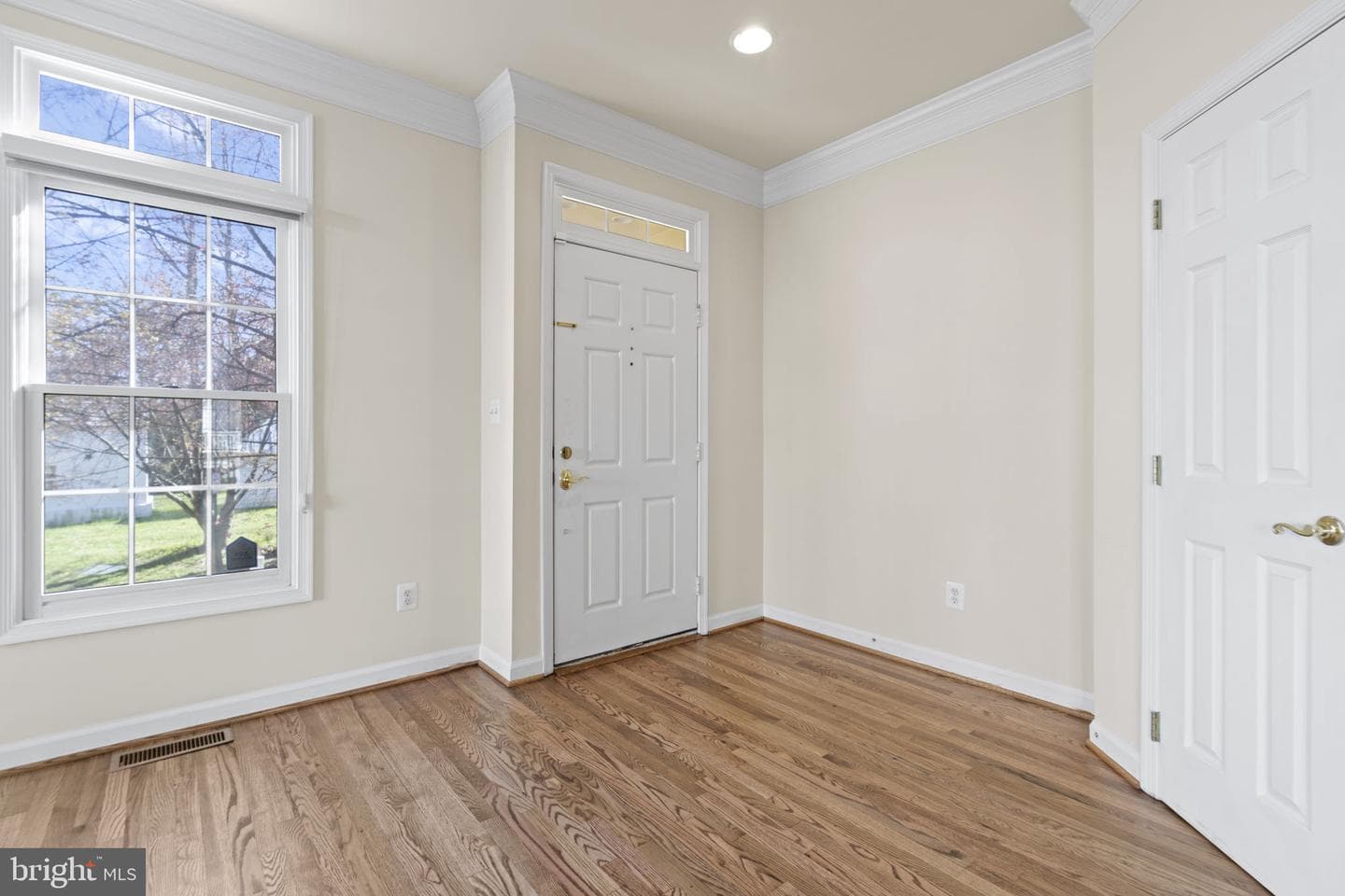 8882 Ashgrove House Lane photo 4