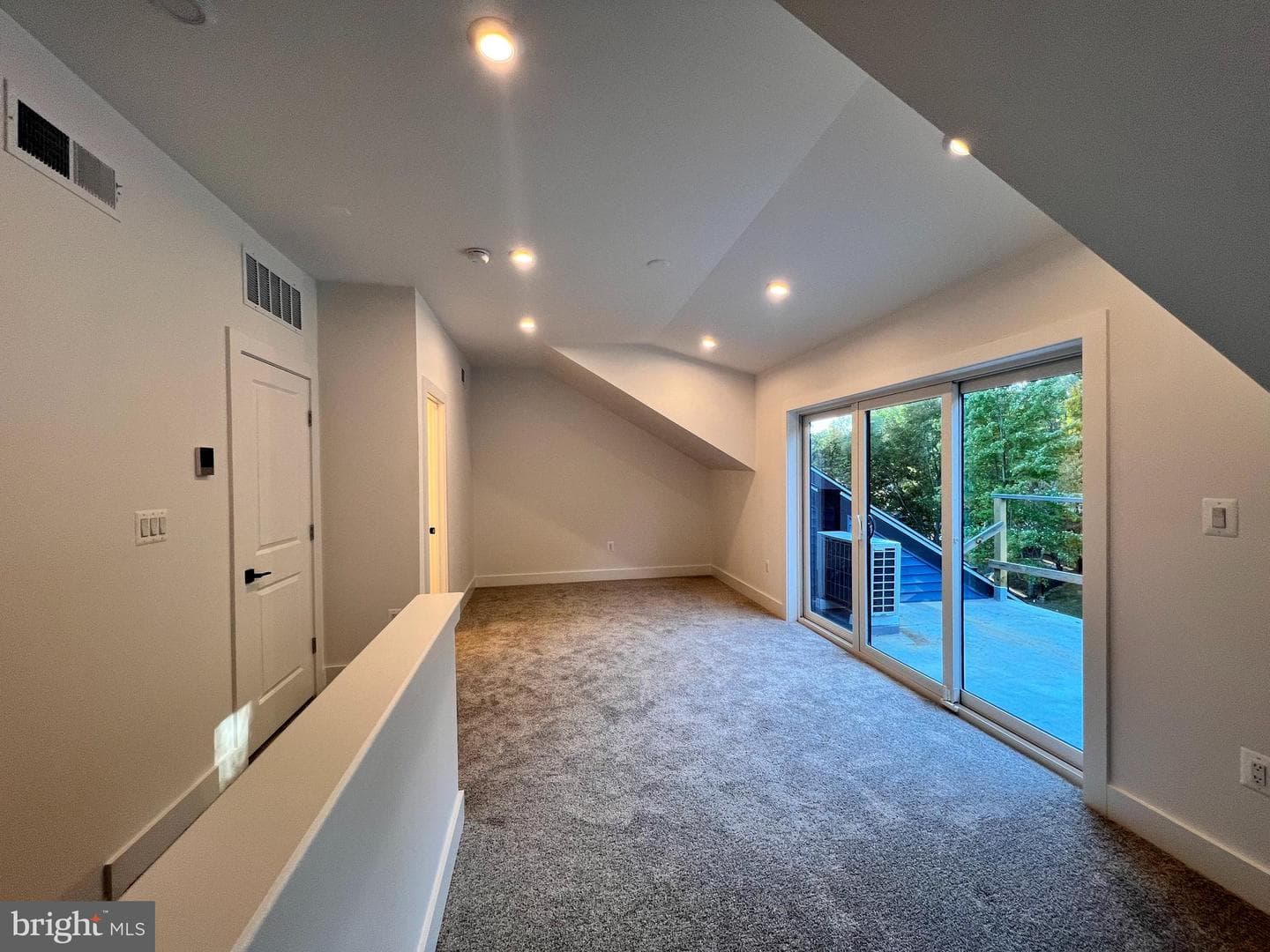 9404 Dandelion Drive photo 16