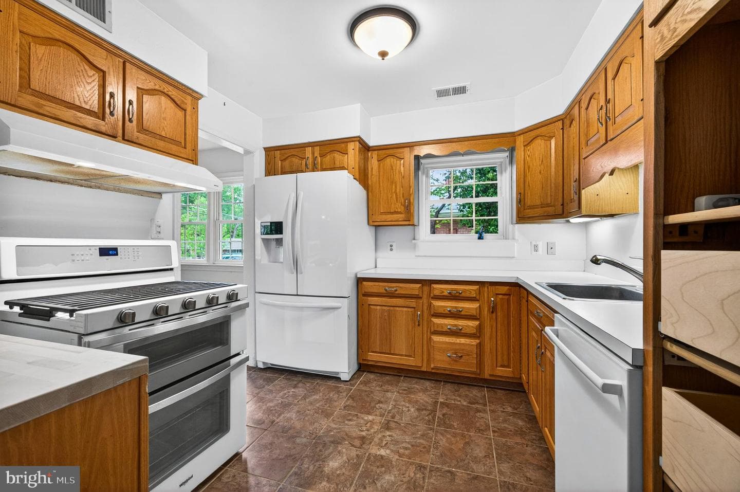 7909 Fairfax Road photo 9