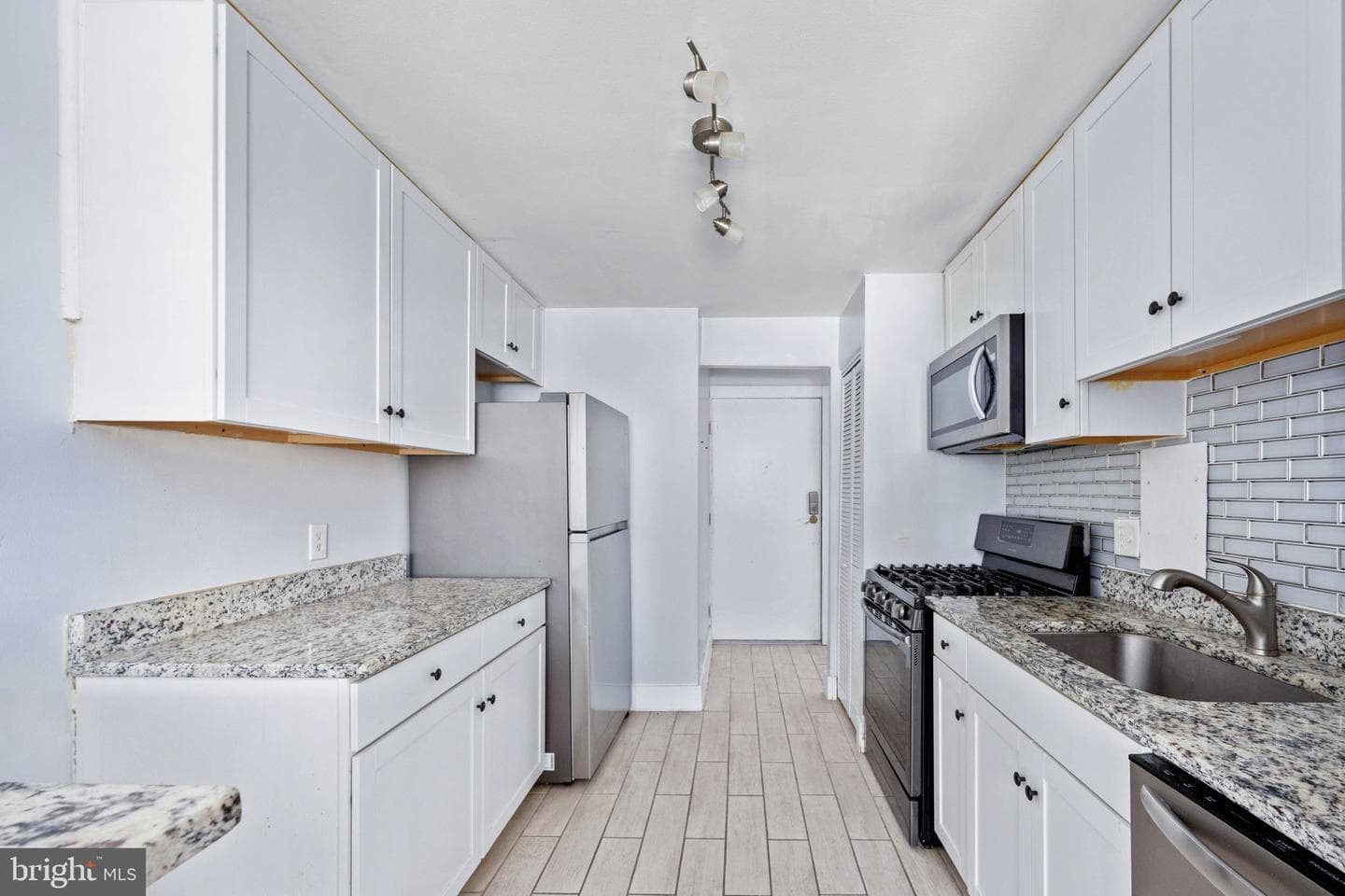 2844 Dover Lane #302 photo 23