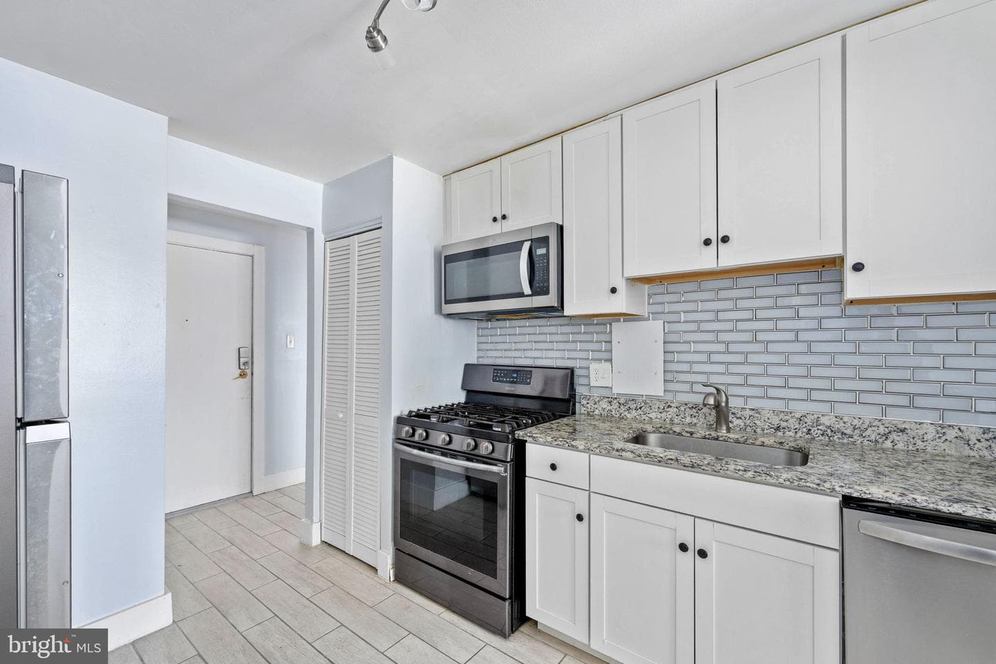 2844 Dover Lane #302 photo 24