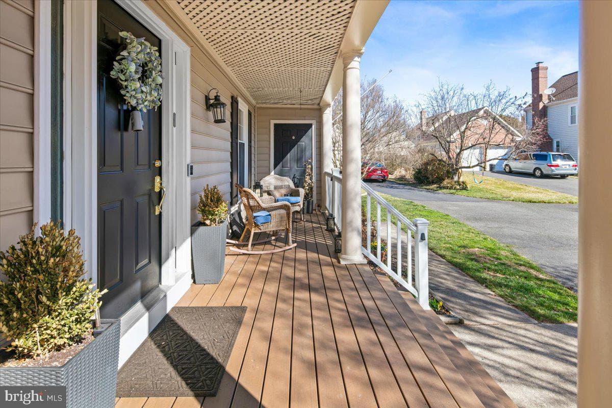 6582 Forsythia Street photo 3