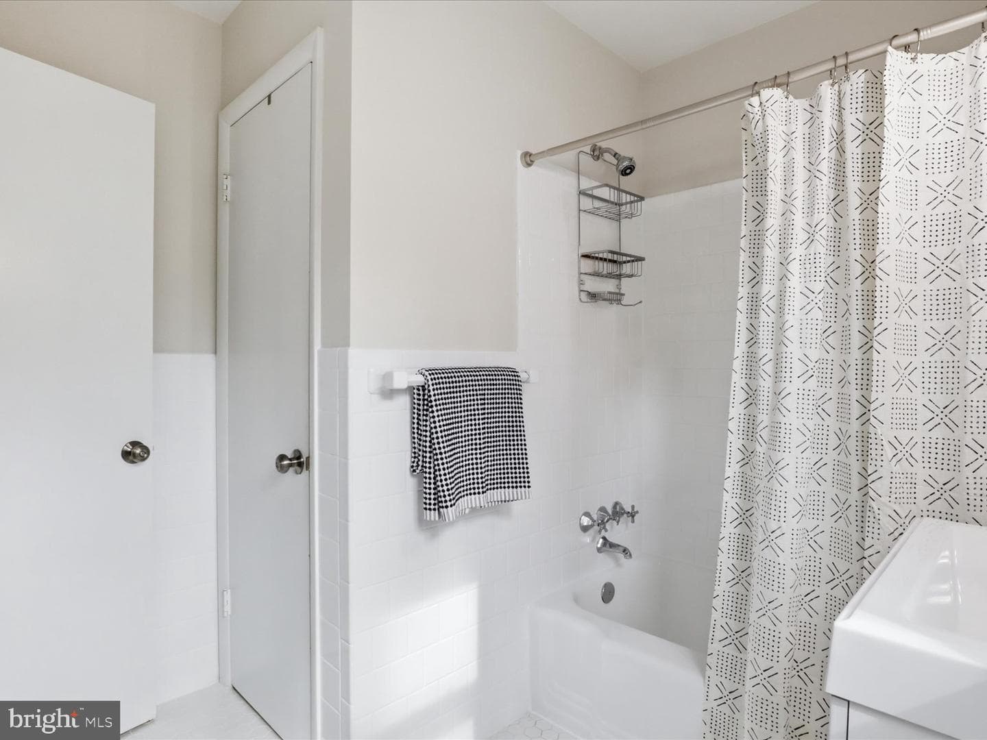6424 Walters Woods Drive photo 35
