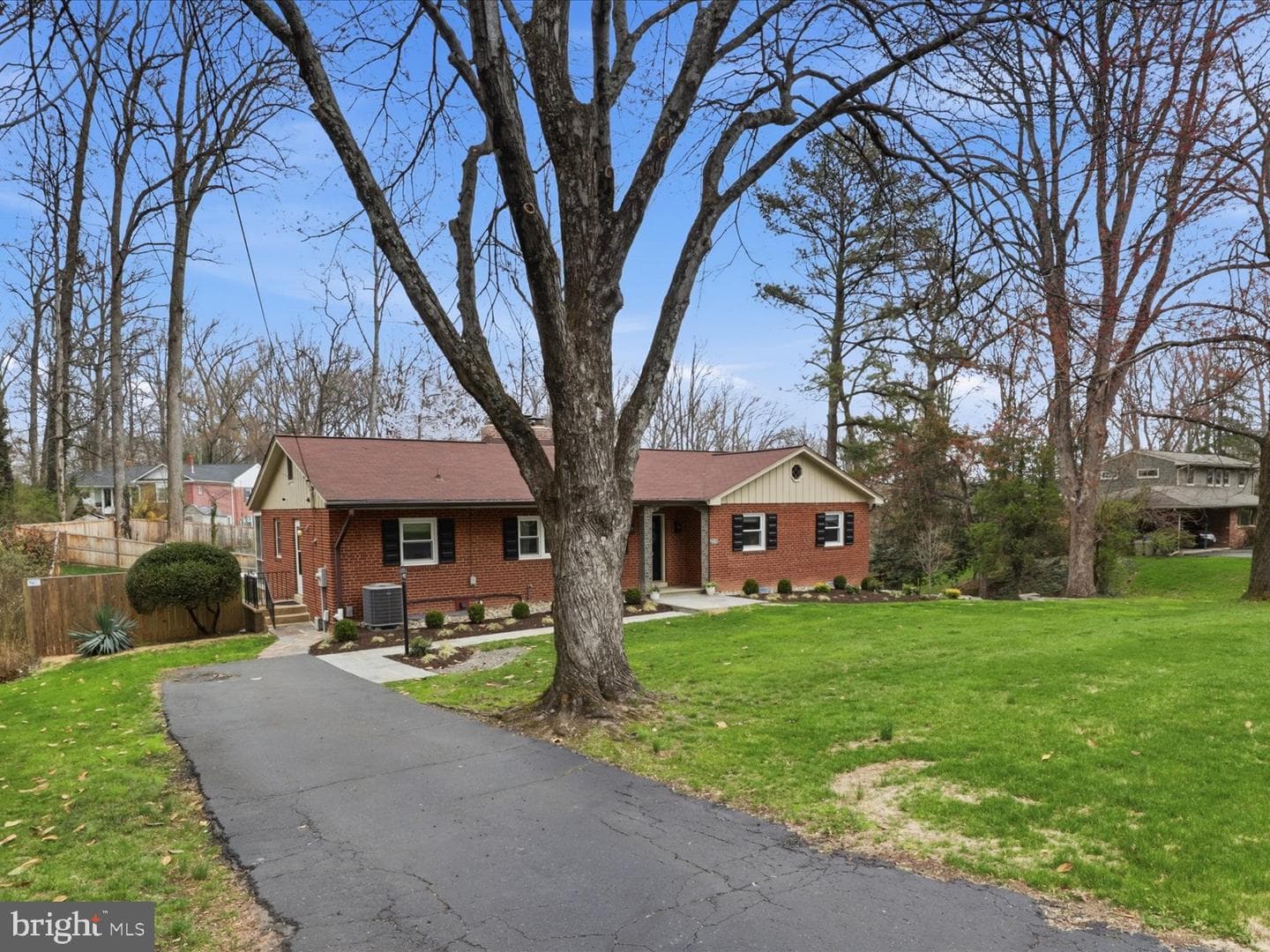 6424 Walters Woods Drive photo 4