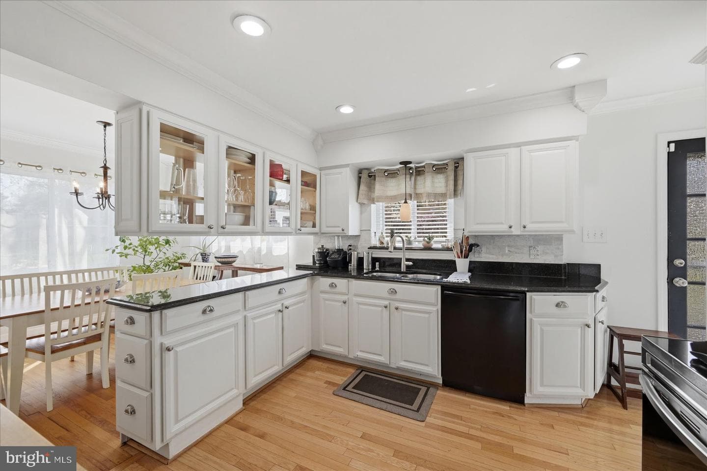 6020 Amherst Avenue photo 15
