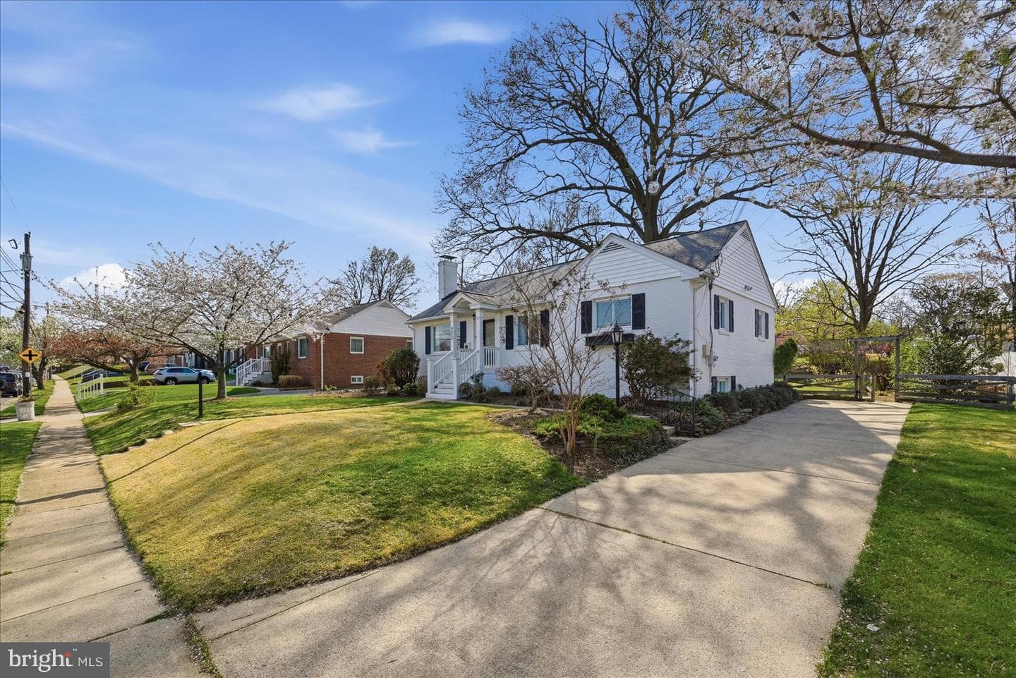 6020 Amherst Avenue photo 50