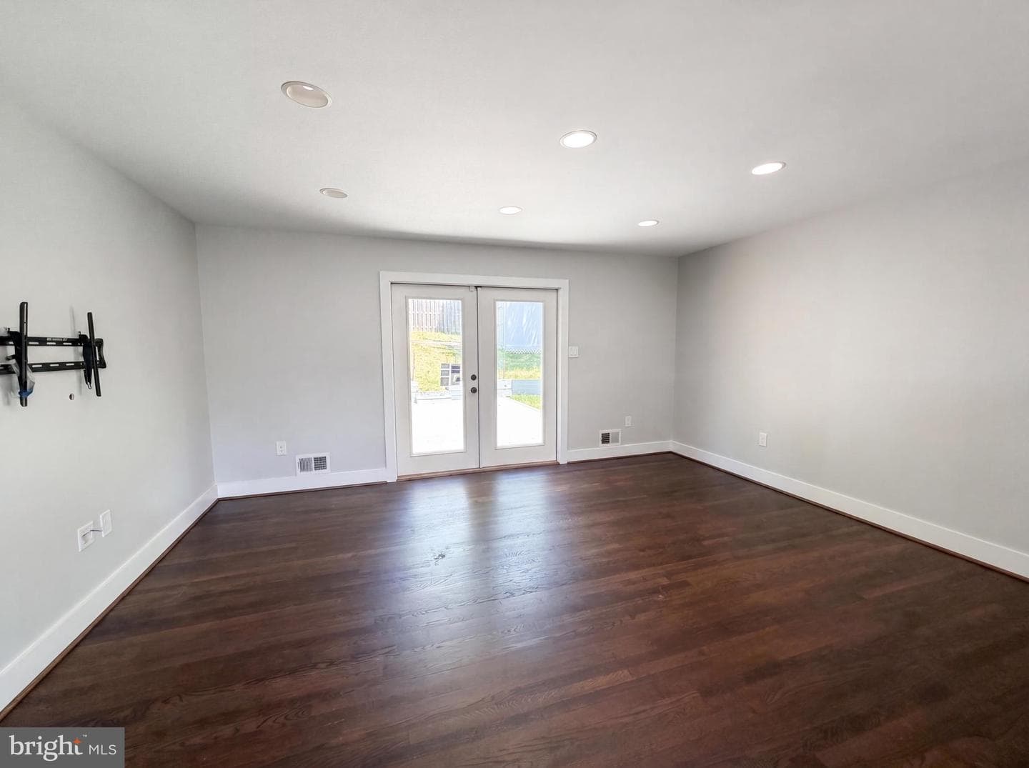 6515 Carriage Drive photo 3