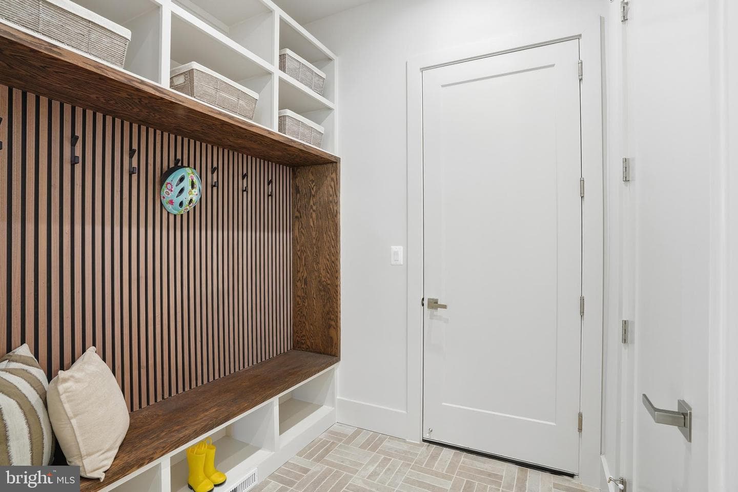 2107 Greenwich Street photo 32