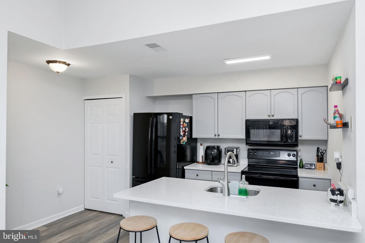 8610 Beekman Place #10d photo 8