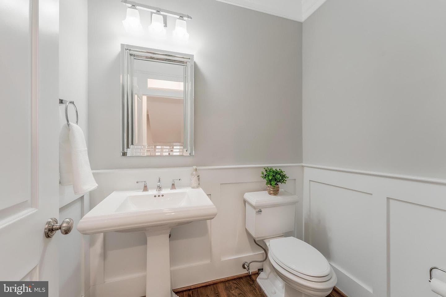 6805 Lumsden Street photo 10