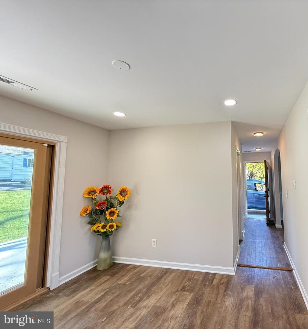 5210 Lindsay Street photo 8