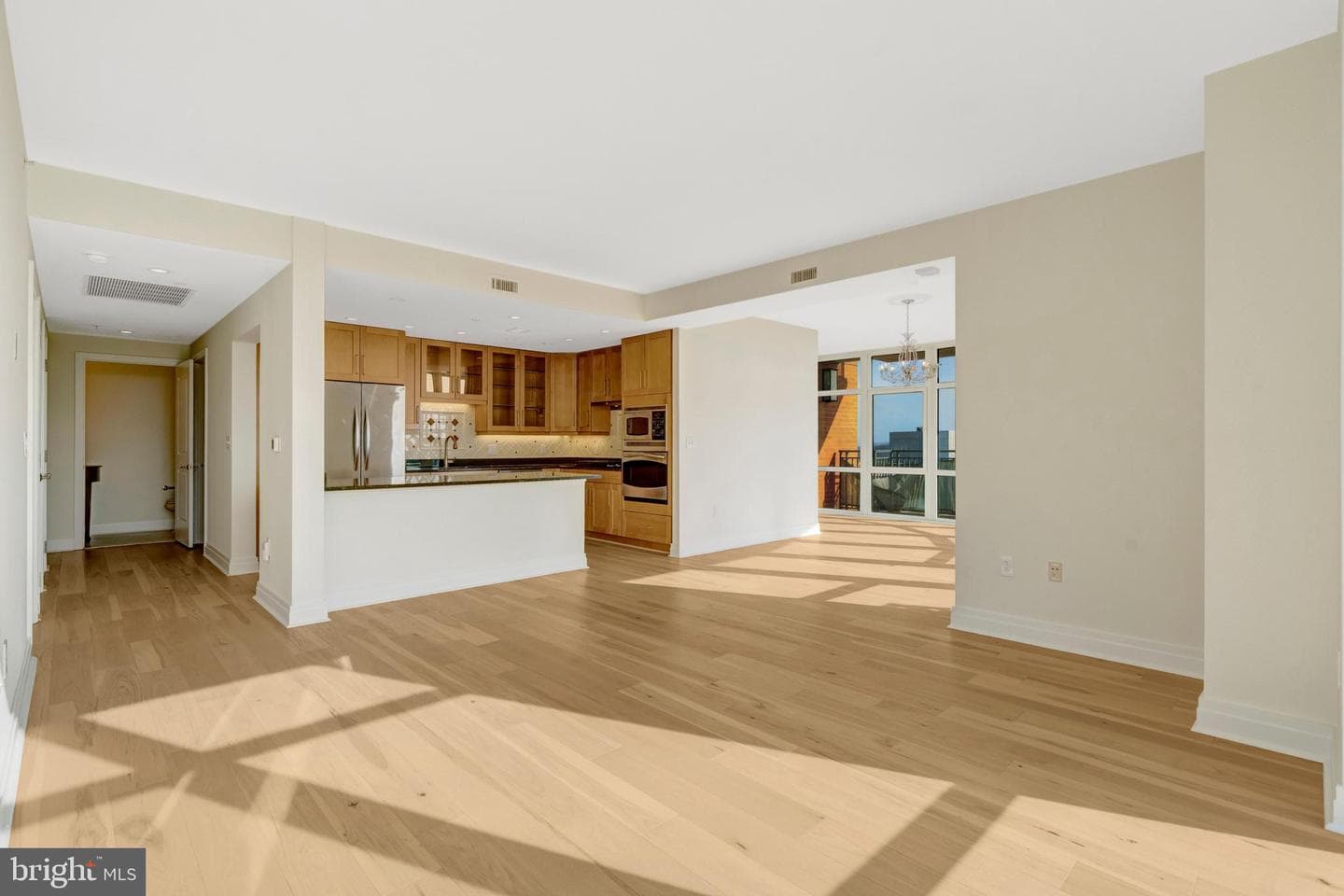 8220 Crestwood Heights Drive #812 photo 8