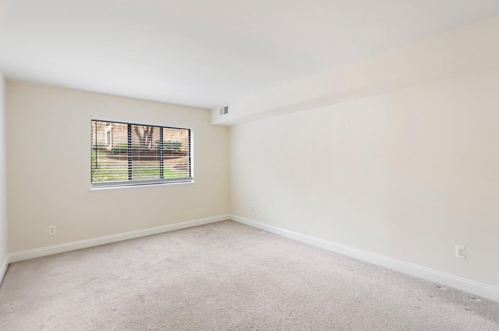 2037 Royal Fern Court #47/2c photo 27