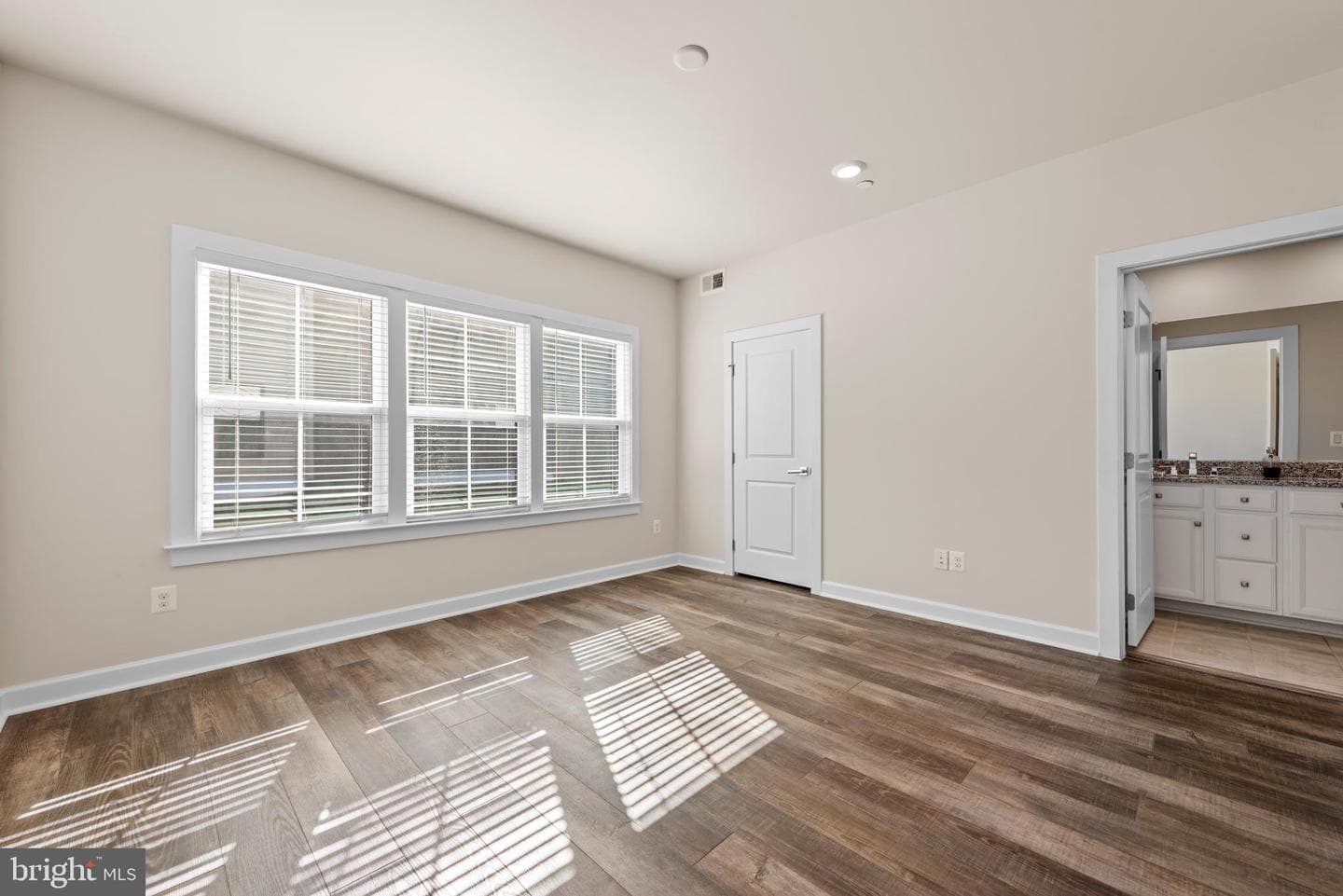 13039 Hattontown Square photo 37
