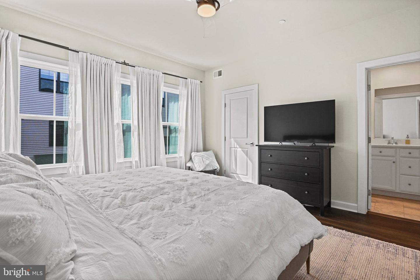 13007 Hattontown Square photo 18