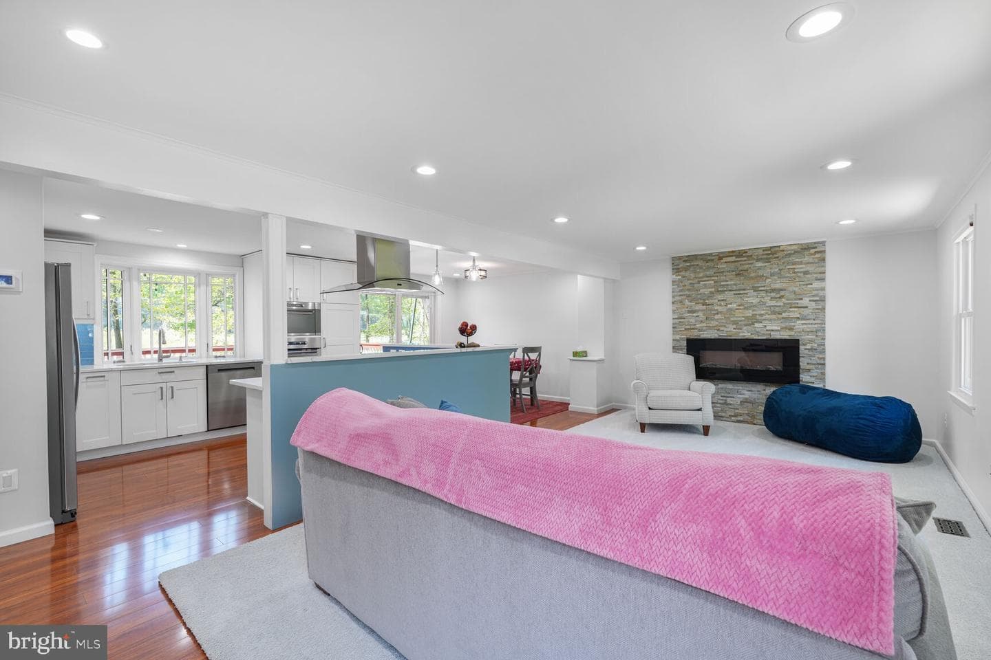 7937 Freehollow Drive photo 4