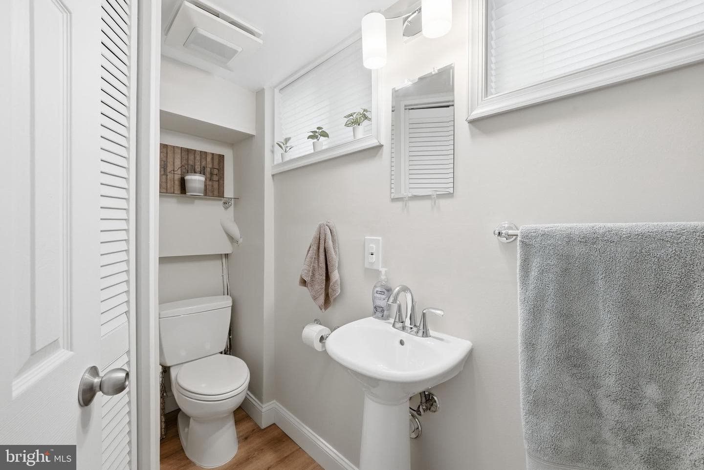 4616 Exeter Street photo 24
