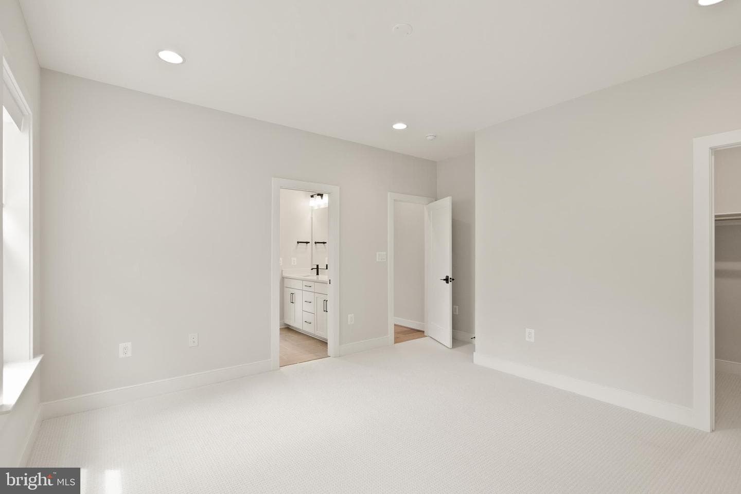 1212 Drake Street SW photo 59