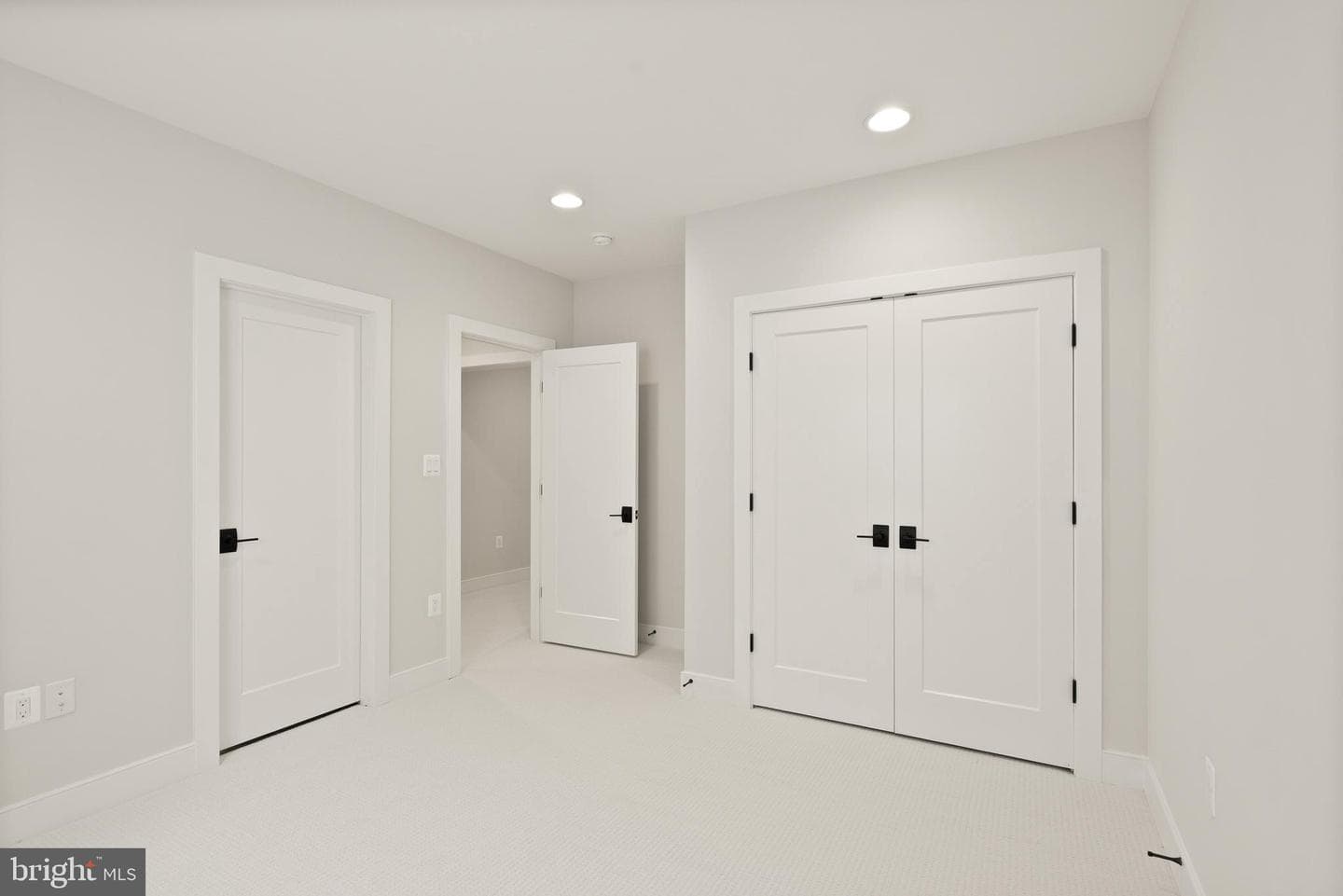 1212 Drake Street SW photo 82
