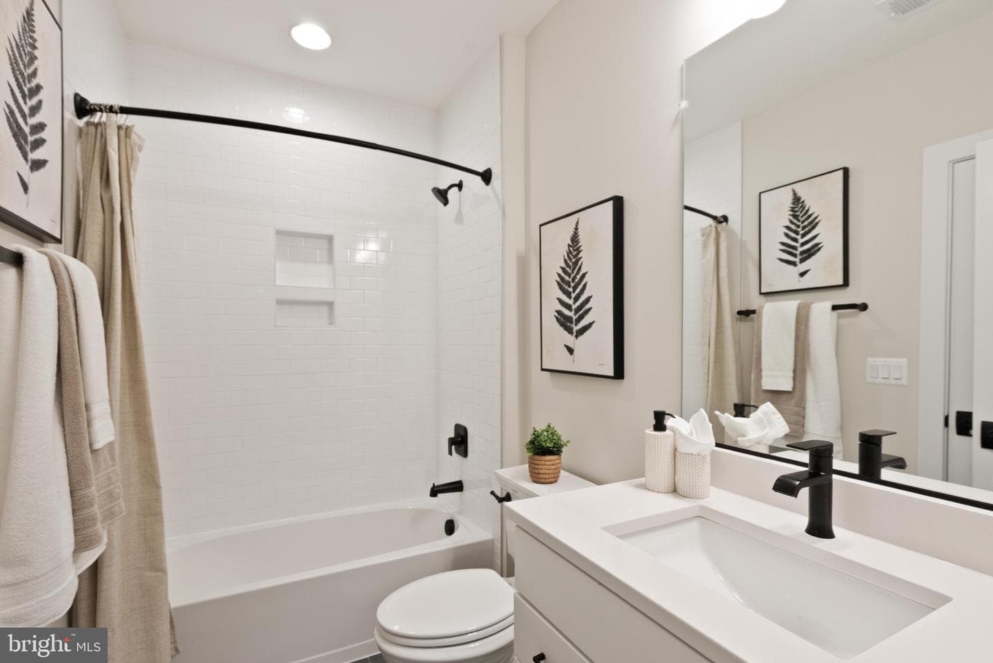 1212 Drake Street SW photo 84
