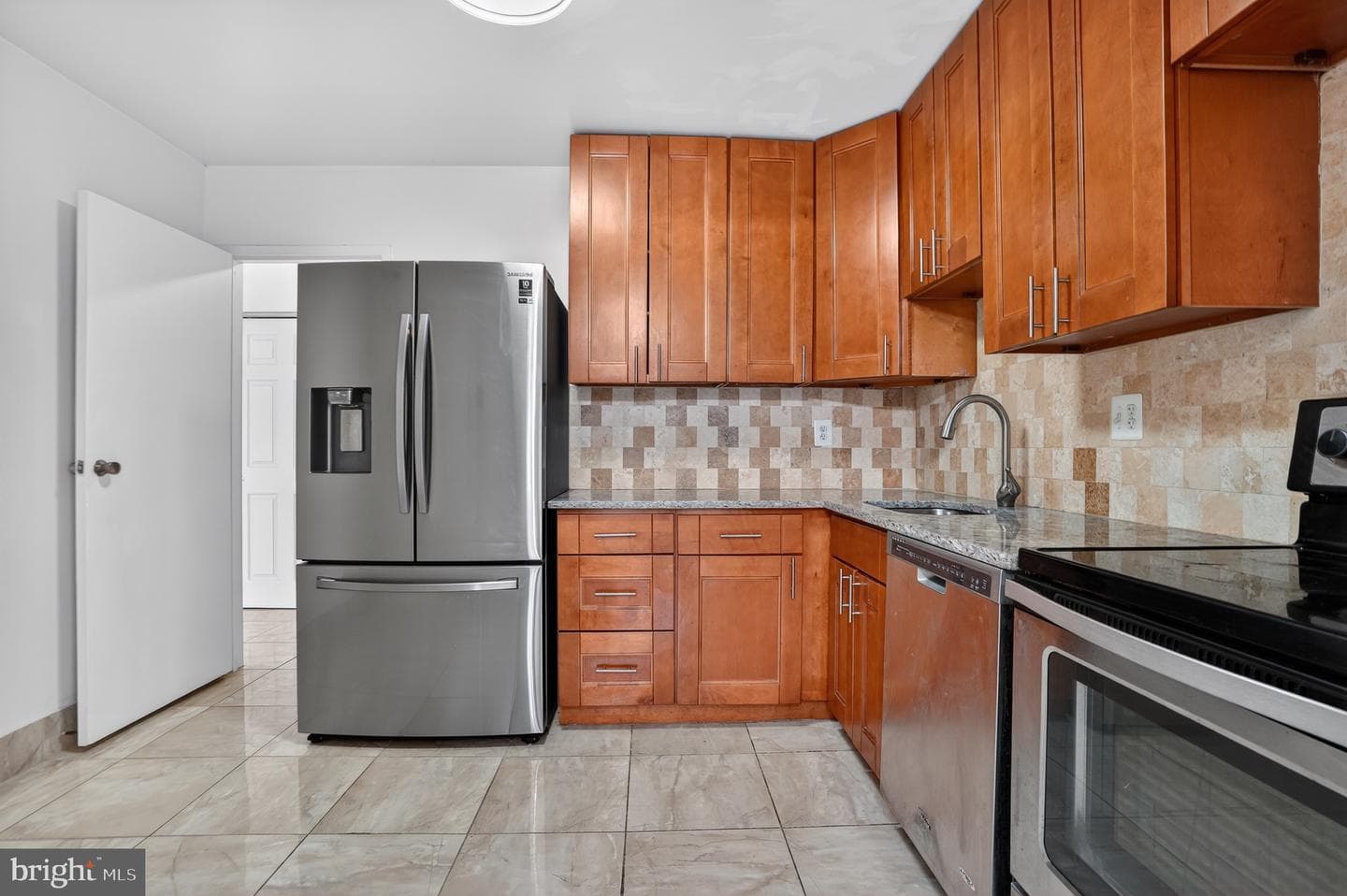 9718 Kingsbridge Drive #103 photo 4