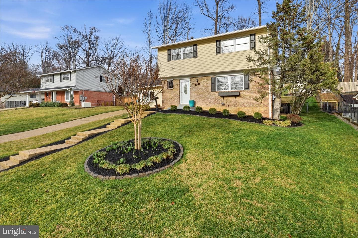 5519 Yorkshire Street photo 2