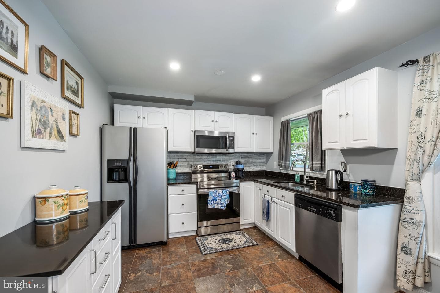6004 Brookview Drive photo 3