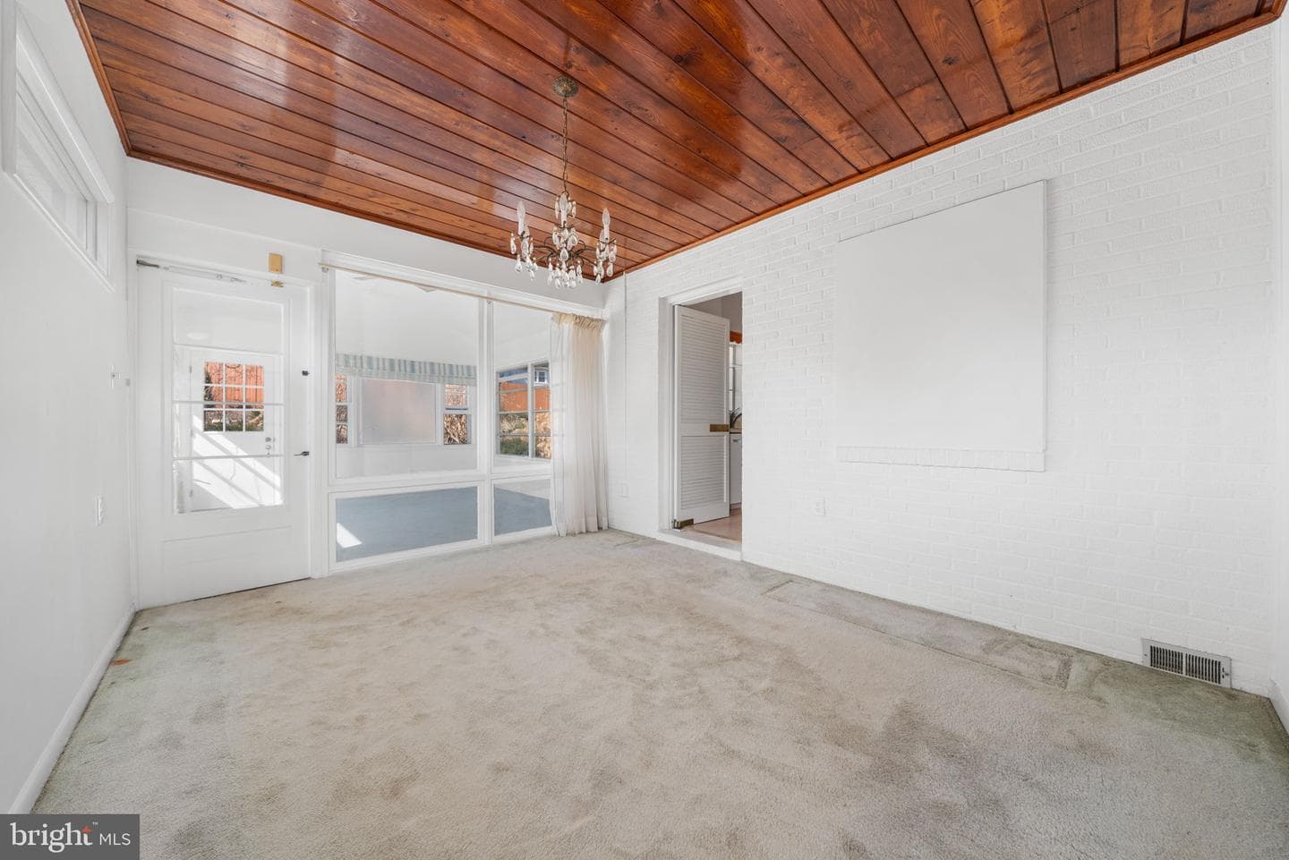 1806 Lansing Court photo 9