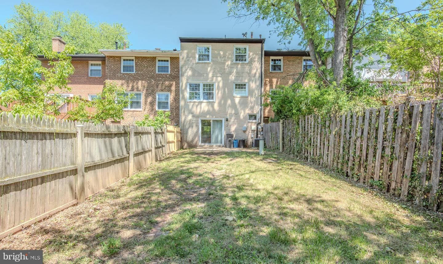 14843 Leicester Court photo 37